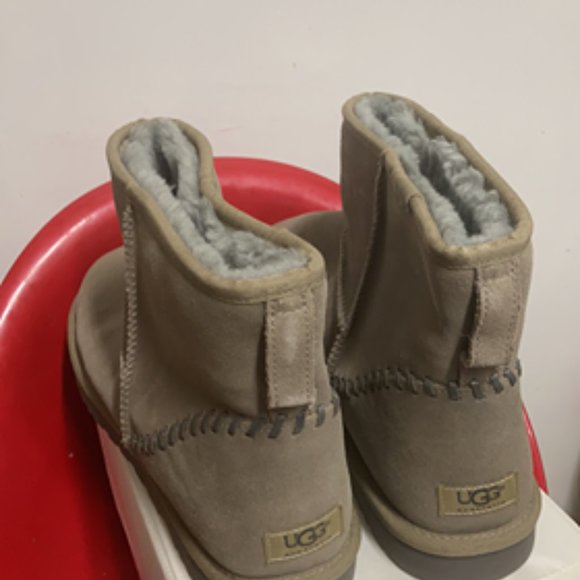 UGG Australia Classic Mini Deco Boots NEW - Picture 1 of 3